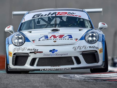El Porsche, con Gini, que compitió con gran papel en Abu Dhabi.