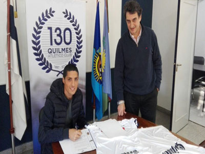 Nicolás Castro firma su contrato y se transforma en jugador del QAC.