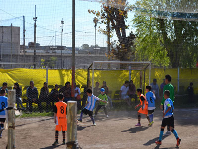 Jornada de fútbol a pleno en Loma Alegre, entre FILA y el Mate.