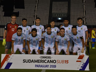 El equipo titular de la Sub 15 que jugó la final del Sudamericano ante Brasil.