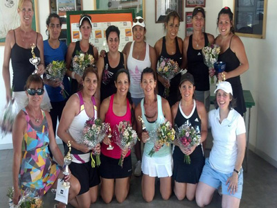 Las chicas que formaron parte del torneo de dobles en Ezpeleta.