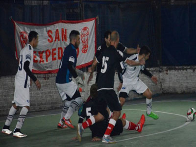 Unión y Huracán disputaron un partido peleado, que terminó empatado.