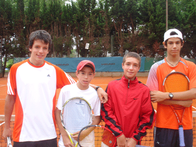 El equipo de menores, semifinalista: Lucas Martinez, Martin Aon, Tomy Fineschi y Nicolás Rodriguez.