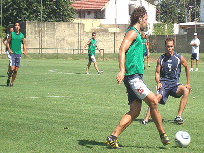 Fontanini y Torres, en medio de un ensayo futbolístico.