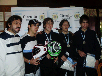 La entrega de premios del Sub 18, con la presencia de los tres quilmeños.