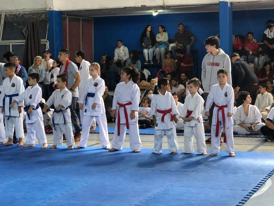 Chicos de todas las edades formaron parte del evento de karate de la Zona Sur.