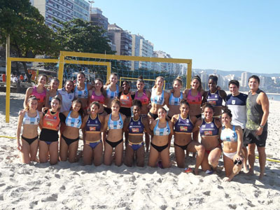 La Selección Juvenil, con Fiorella Corimberto, presente en playas brasileras.