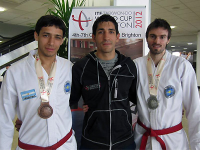 Los alumnos del campeón mundial Jonathan Batista conquistaron el oro en Inglaterra.