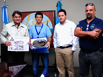 Pedro Cáceres, el ex combatiente local que ganó el Maratón de las Malvinas, fue homenajeado por el Intendente.