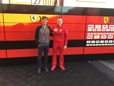 Fineschi en el box de Ferrari, en medio de su visita al trazado de Catalunya.