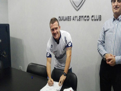 Augusto Max firmó su contrato y es el sexto refuerzo del QAC.