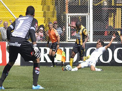 El colombiano Cuero tuvo algunas apariciones destacadas en el partido.