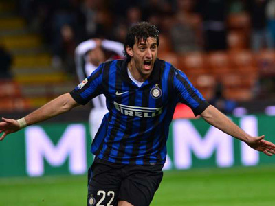 Milito grita uno de sus tantos, que le dieron el triunfo al Inter.