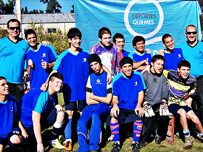 Fútbol PC: Quilmes debutó con dos equipo en la Liga que comenzó en Almirante Brown.