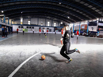 Los chicos de los colegios del distrito definieron los representantes en Futsal.