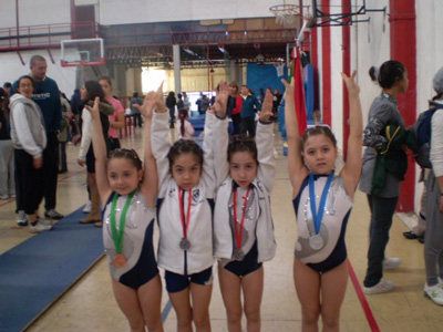 Las nenas quilmeñas disfrutan de sus medallas, tras su gran papel.