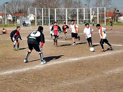 FUTBOL ESPECIAL: Con 200 chicos, se disputó el primer encuentro de la Liga Municipal.