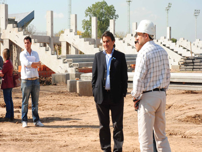 Gutiérrez junto a los encargados de llevar adelante el proyecto.