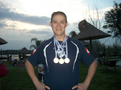 Pineda y las medallas, una costumbre de su carrera deportiva.