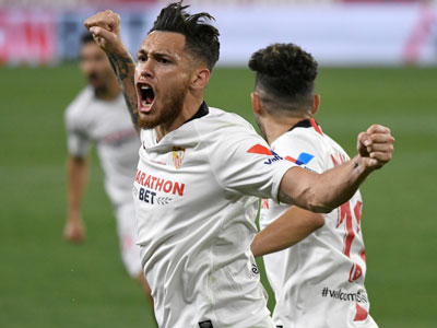 Ocampos grita con fuerza, el gol que le dio la ventaja a Sevilla en el clásico.