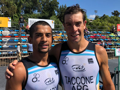 Taccone junto a su compatriota Medard, medallistas en la prueba de sprint.