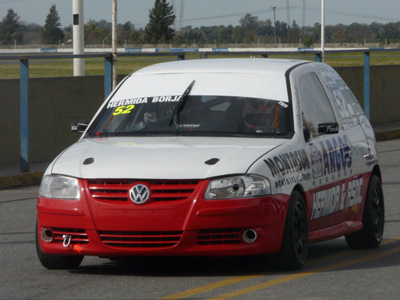 El VW Gol de Hermida preparado para salir a la pista de nuevo en el año.